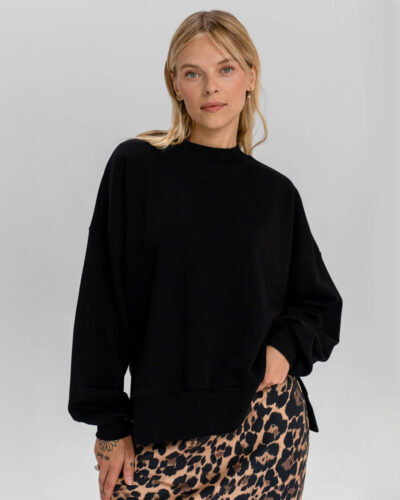 czarna bluza basic